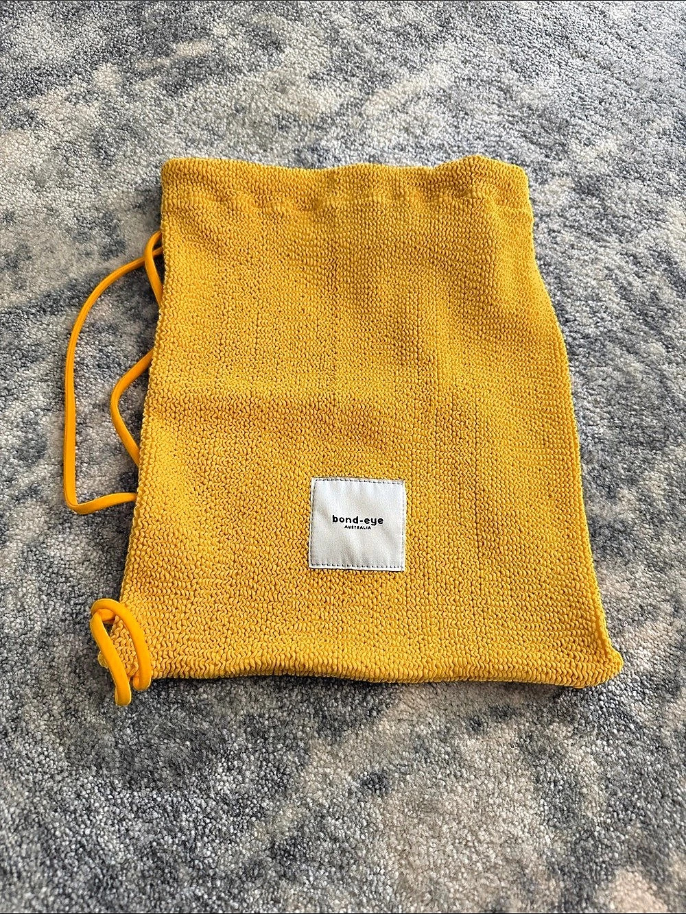 Bond eye pouch